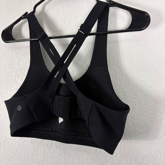 Lululemon Sports Bra Black Criss Cross Strap Back Molded Cup Clasp Closure Back - Picture 7 of 9